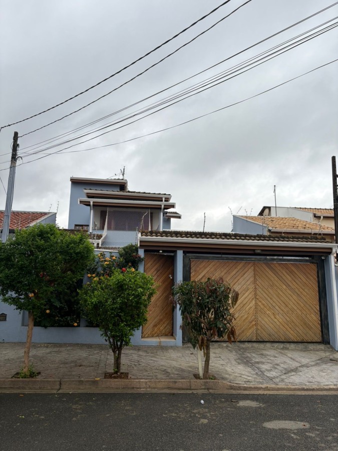 Casa, 3 quartos, 243 m² - Foto 1